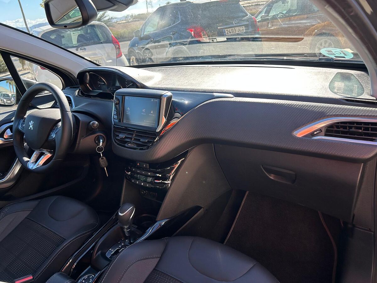 PEUGEOT 2008 ALLURE 1.2 E-THP AUTO SPANISH LHD IN SPAIN 105000 MILES SUPERB 2017